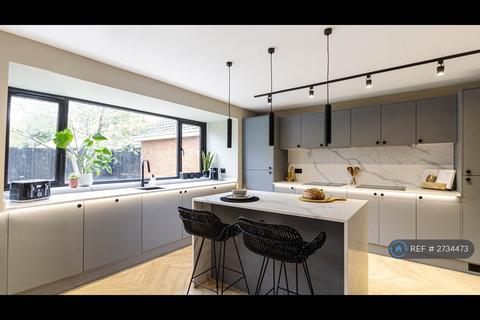 6 bedroom detached house to rent, Swallow Tail Close, Norwich, NR5