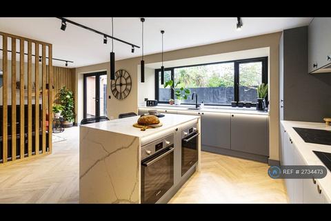 6 bedroom detached house to rent, Swallow Tail Close, Norwich, NR5