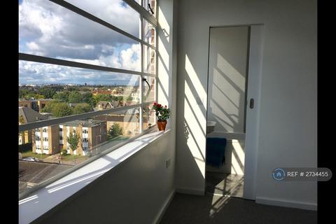 1 bedroom flat to rent, Balham High Road, London, SW17