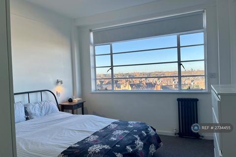 1 bedroom flat to rent, Balham High Road, London, SW17