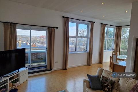 2 bedroom penthouse to rent, Highfield Close, London, SE13