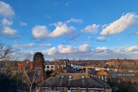 2 bedroom penthouse to rent, Highfield Close, London, SE13