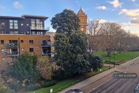 2 bedroom penthouse to rent, Highfield Close, London, SE13