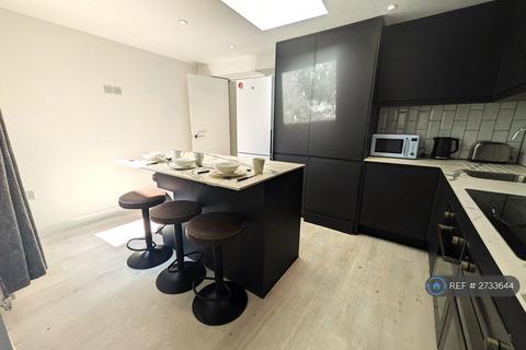 1 bedroom in a flat share to rent, Henbury Road, Westbury-On-Trym, Bristol, BS9