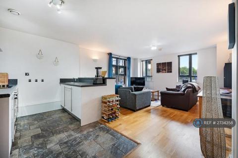 2 bedroom flat to rent, Blantyre Street, Manchester, M15