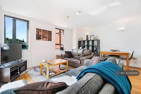 2 bedroom flat to rent, Blantyre Street, Manchester, M15