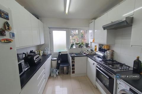 2 bedroom maisonette to rent, Hurstwood Court, London, NW11