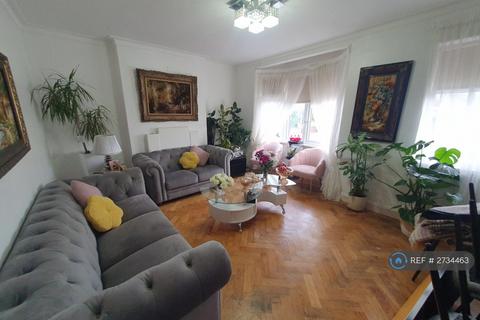 2 bedroom maisonette to rent, Hurstwood Court, London, NW11