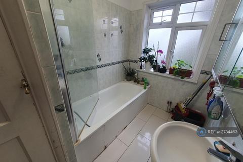 2 bedroom maisonette to rent, Hurstwood Court, London, NW11
