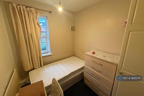 3 bedroom flat to rent, Manor Road, London, E15