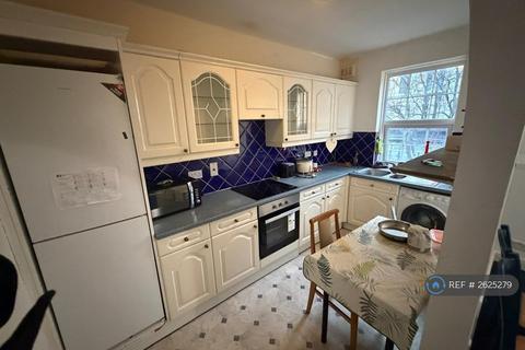 3 bedroom flat to rent, Manor Road, London, E15