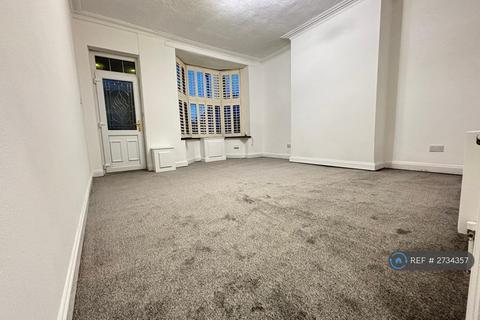 2 bedroom terraced house to rent, Ashton Road East, Failsworth, Manchester, M35