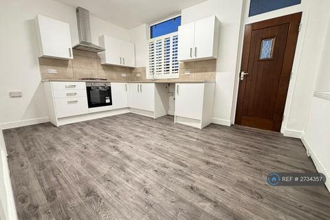 2 bedroom terraced house to rent, Ashton Road East, Failsworth, Manchester, M35