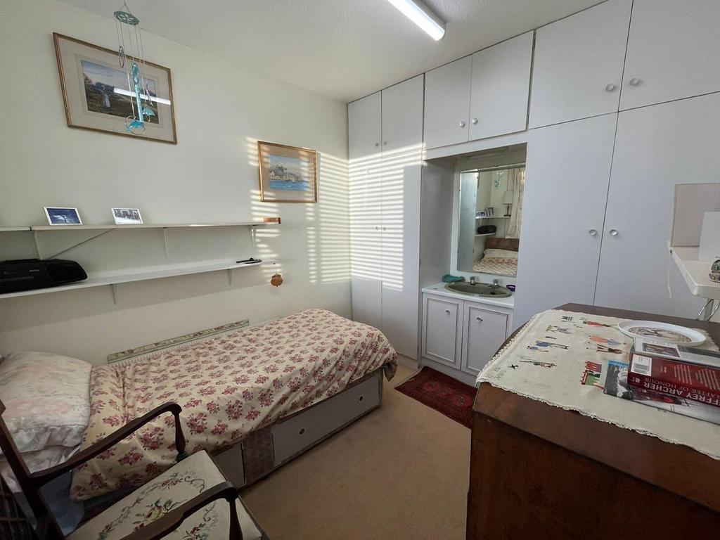 Bedroom 4.jpg