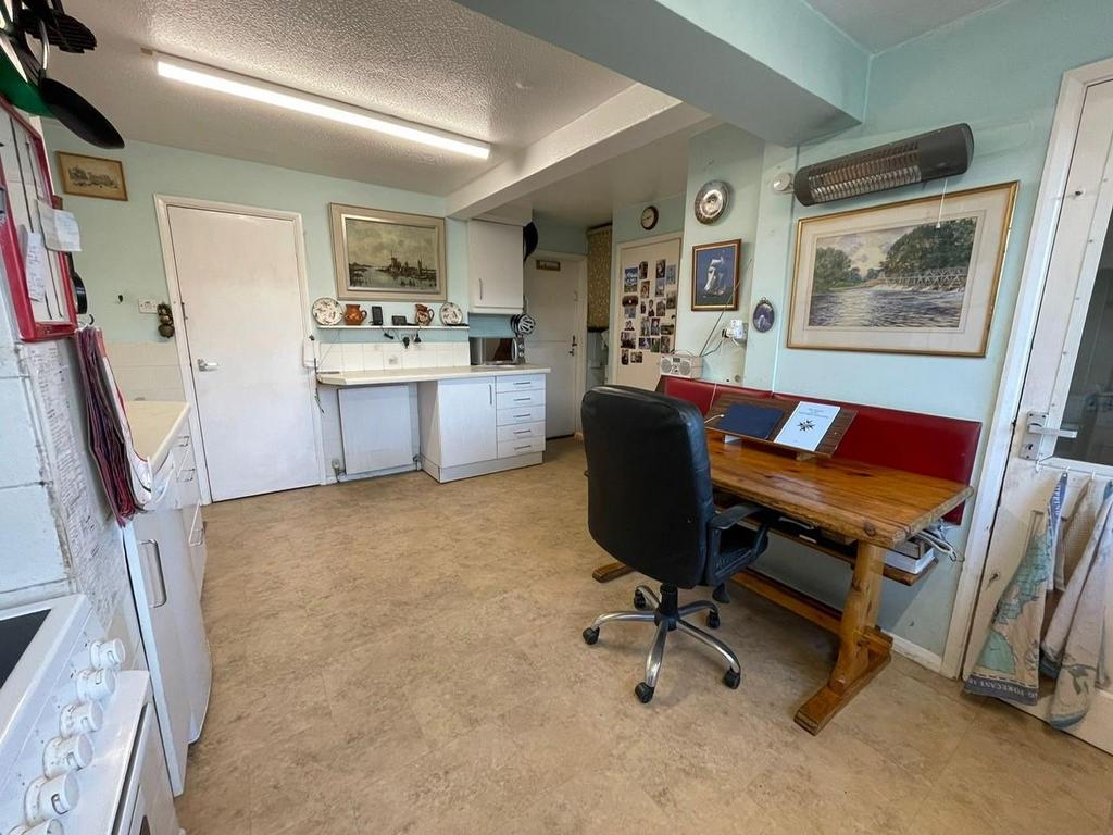 Kitchen 3.jpg