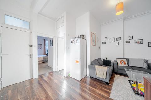 3 bedroom flat to rent, Brixton Road, London, SW9