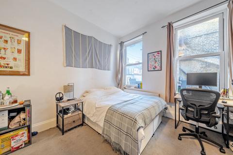 3 bedroom flat to rent, Brixton Road, London, SW9