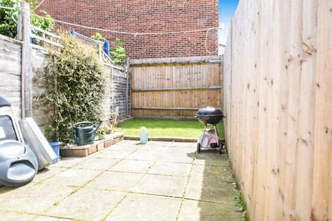 2 bedroom maisonette to rent, Acre Road, Colliers Wood SW19