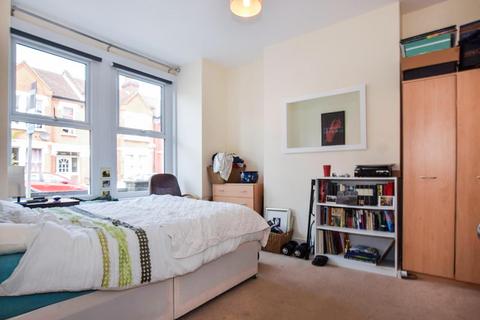 2 bedroom maisonette to rent, Acre Road, Colliers Wood SW19