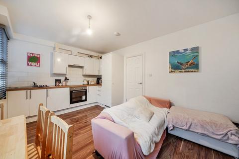 3 bedroom flat to rent, Townmead Road, London, SW6