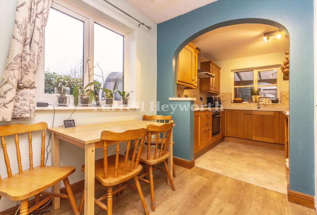 Breakfast Room b