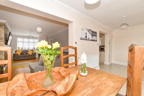 3 bedroom semi-detached house for sale, South End Road, Hornchurch RM12
