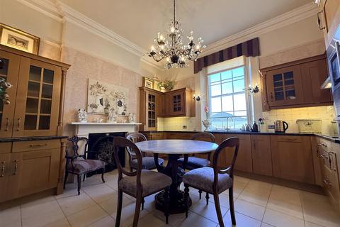 4 bedroom detached house to rent, Fore Street, Kingsbridge