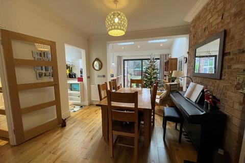3 bedroom terraced house for sale, Marlborough Ave, Hull, HU5 3JU