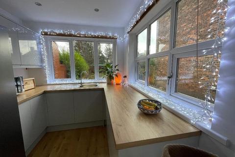 3 bedroom terraced house for sale, Marlborough Ave, Hull, HU5 3JU
