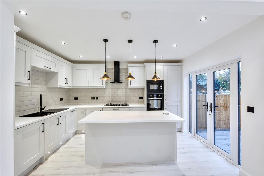 Kitchen 2.jpeg