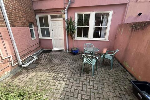 2 bedroom terraced house to rent, Hill House, Lansdowne Hill