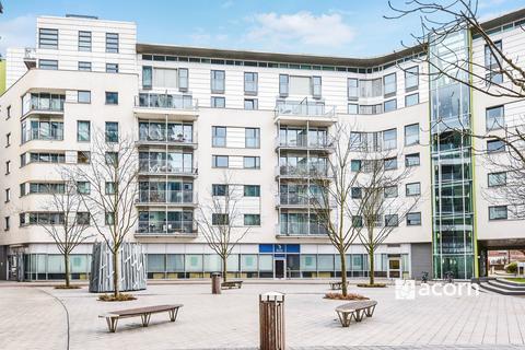 Studio to rent, Long Lane London SE1