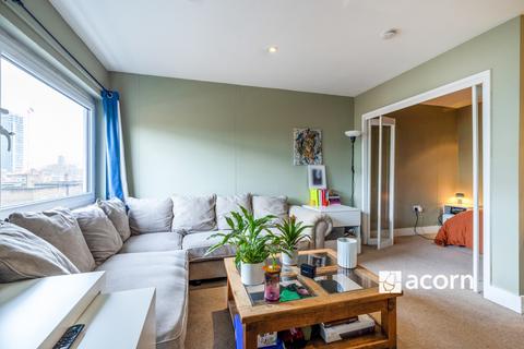 Studio to rent, Long Lane London SE1