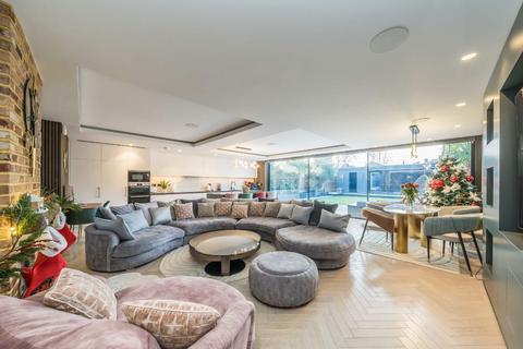 3 bedroom detached house for sale, Montford Road, Sunbury-On-Thames TW16