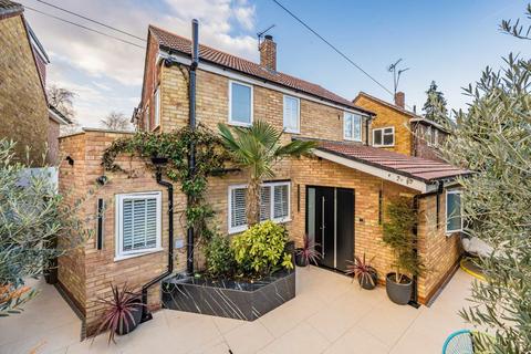 3 bedroom detached house for sale, Montford Road, Sunbury-On-Thames TW16