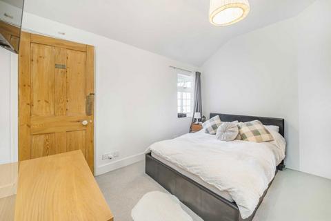 2 bedroom terraced house for sale, Upper Halliford Road, Shepperton TW17