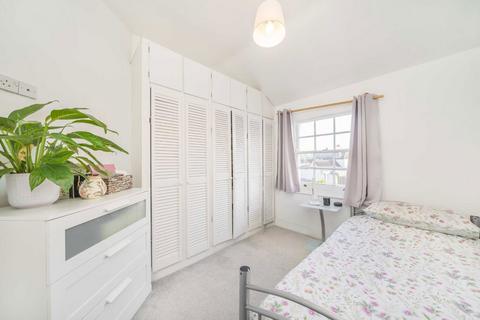 2 bedroom terraced house for sale, Upper Halliford Road, Shepperton TW17