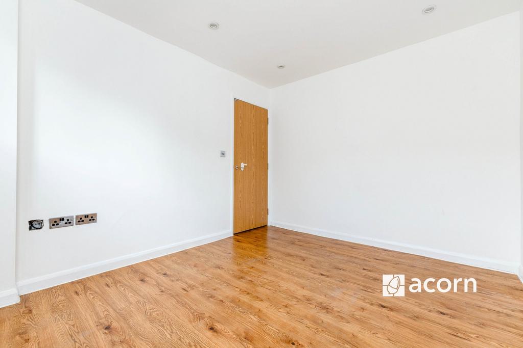 Bedroom 1 (2)