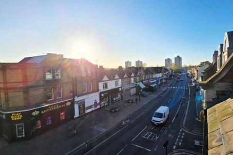 2 bedroom flat to rent, Hertford Road, Enfield EN3
