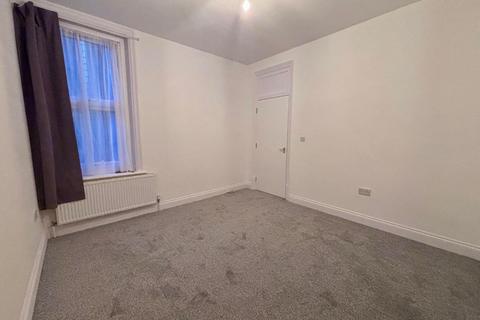 2 bedroom flat to rent, Hertford Road, Enfield EN3