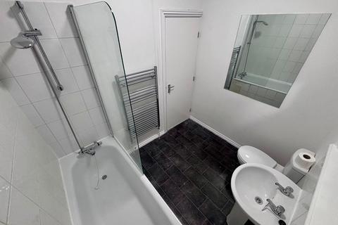 2 bedroom flat to rent, Hertford Road, Enfield EN3