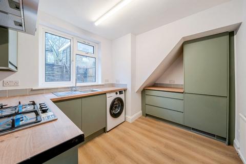2 bedroom flat to rent, Oaklands Grove, London, W12