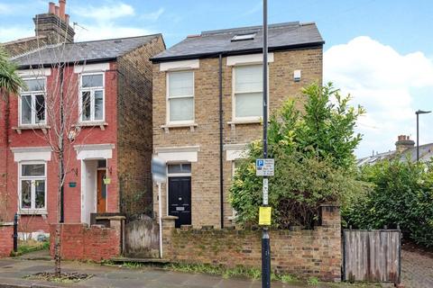 3 bedroom detached house to rent, Wells House Road, London NW10