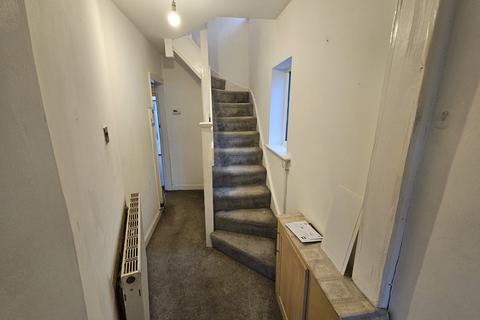 3 bedroom semi-detached house to rent, Dyas Avenue, Birmingham B42