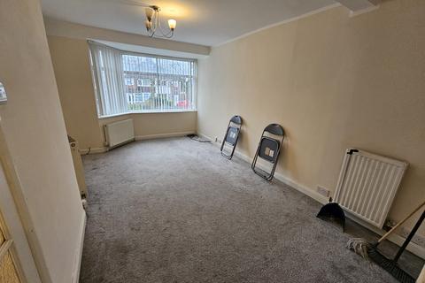 3 bedroom semi-detached house to rent, Dyas Avenue, Birmingham B42
