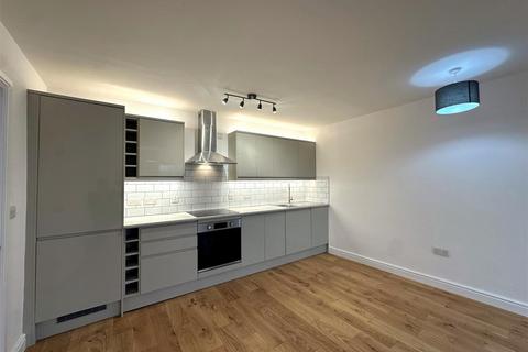 2 bedroom flat to rent, Gammons Lane, Watford WD24