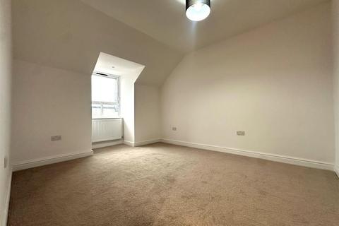 2 bedroom flat to rent, Gammons Lane, Watford WD24