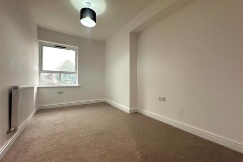2 bedroom flat to rent, Gammons Lane, Watford WD24