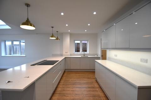 4 bedroom semi-detached house to rent, Fareham Road, Hampshire PO13