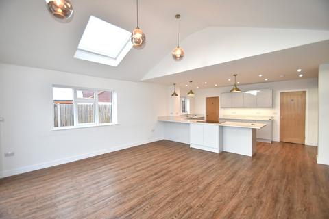4 bedroom semi-detached house to rent, Fareham Road, Hampshire PO13
